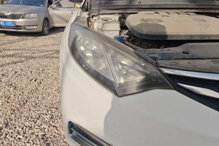 Used CHANGAN Eado 2015 1.6L Manual Revvo Model China V Standard
