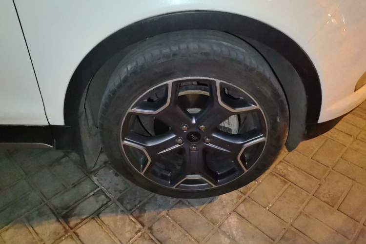 Used Ford Kuga 2018 EcoBoost 180 Two-Wheel-Drive Cognac Special Edition Right Front Wheel Hub