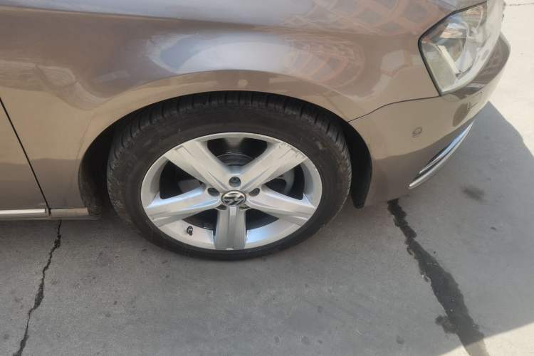 Used Volkswagen Magotan 2015 1.8TSI Prestige Model Right Front Wheel Hub