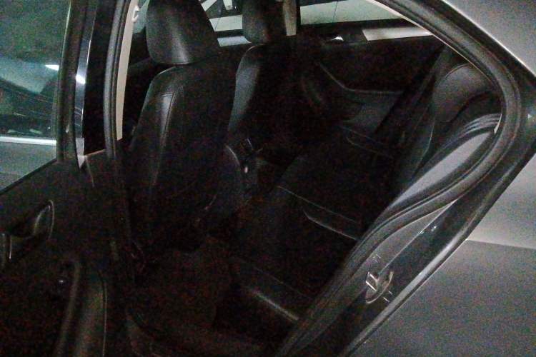 Used Volkswagen Sagitar 2014 Revised Version 1.6L Automatic Comfort Edition Left Rear Seat