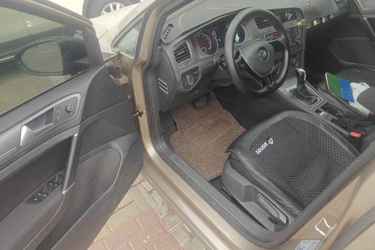 Used Volkswagen Golf 2015 1.6L Automatic Comfort Model
