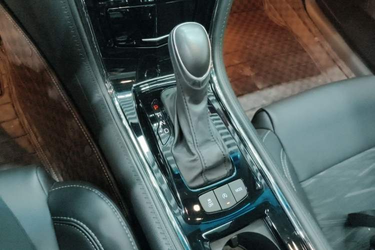 Used Cadillac ATS-L 2017 28T Tech Edition Gear Lever