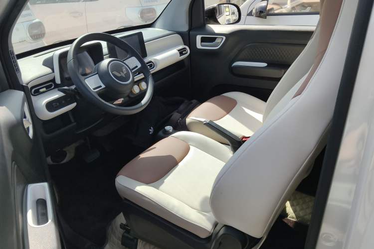 Used Wuling Hongguang MINIEV 2024 3rd Generation 215km Advanced Version
