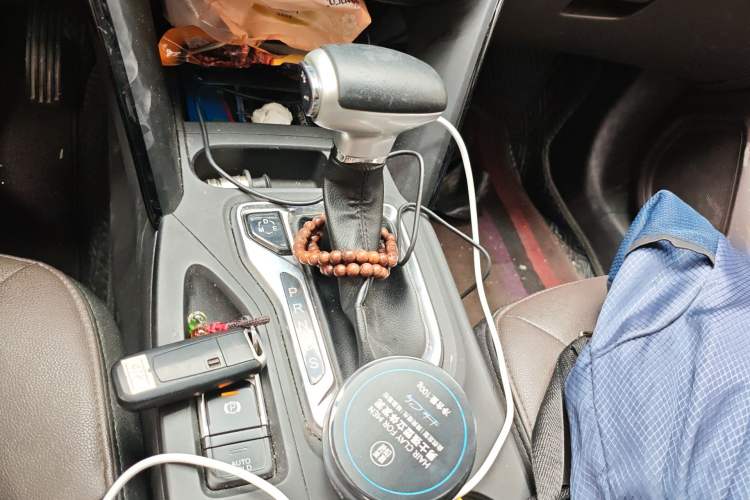 Used GAC Trumpchi GS4 2017 235T Automatic Two-Wheel Drive Luxury Smart Connectivity Version Gear Lever