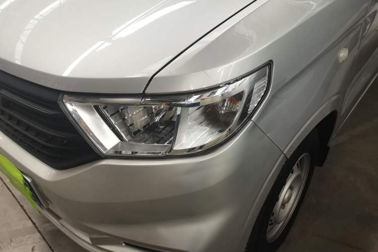Used Wuling Hongguang V 2022 1.5L Jingqu Edition Enclosed-Window Vehicle with Hydraulic Power Steering LAR
