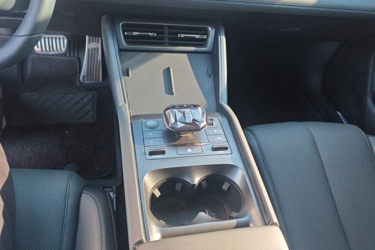 Used BYD Qin L 2025 DM-i Smart Drive 80KM Leading Model
