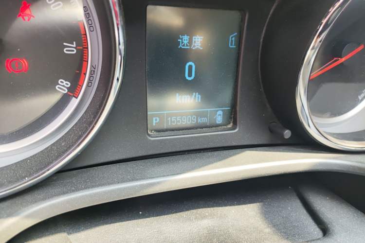 Used Buick Regal 2014 1.6T Fashionable Tech Edition Odometer Close Up