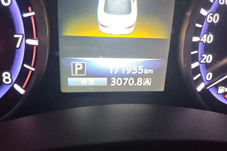 Used Infiniti Q50L 2015 2.0T Enjoyment Edition Odometer Close Up