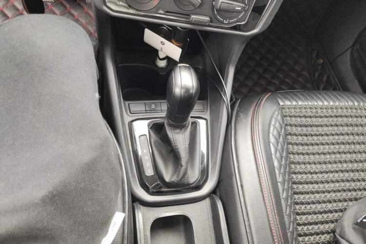 Used Volkswagen Santana 2018 1.5L Automatic Fashion Edition Gear Lever