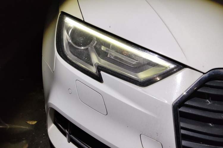Used Audi A3 2017 Limousine 35 TFSI Fashion Model Right Front Headlight