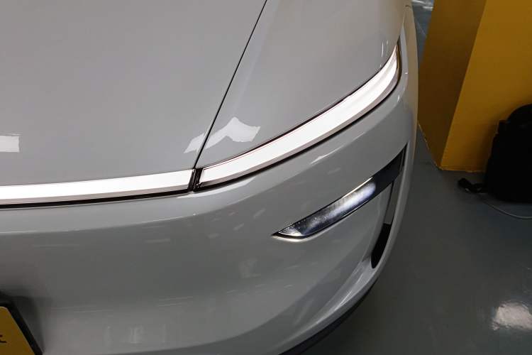 Used Tesla Model Y 2025 Long-Range All-Wheel-Drive Version