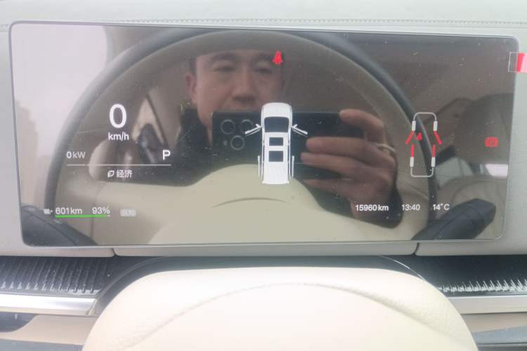 Used VOYAH Dream 2025 EV Four-Wheel Drive Flagship Kunpeng Edition
