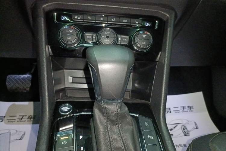 Used Volkswagen Tiguan L 2019 Revised 330TSI Automatic Two-Wheel Drive Smart & Luxury Edition China VI Standard Gear Lever