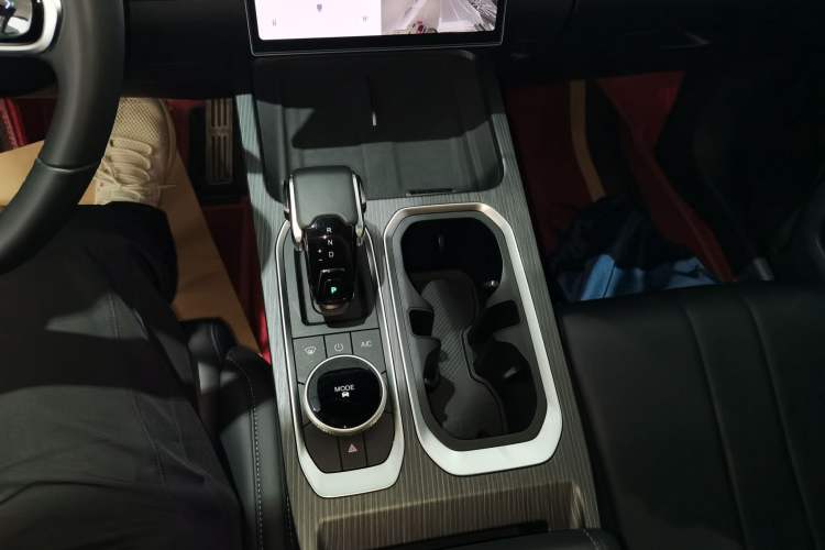 Used Chery Explore 06 2023 Urban Edition 1.6T Two-Wheel Drive Luxury Gear Lever