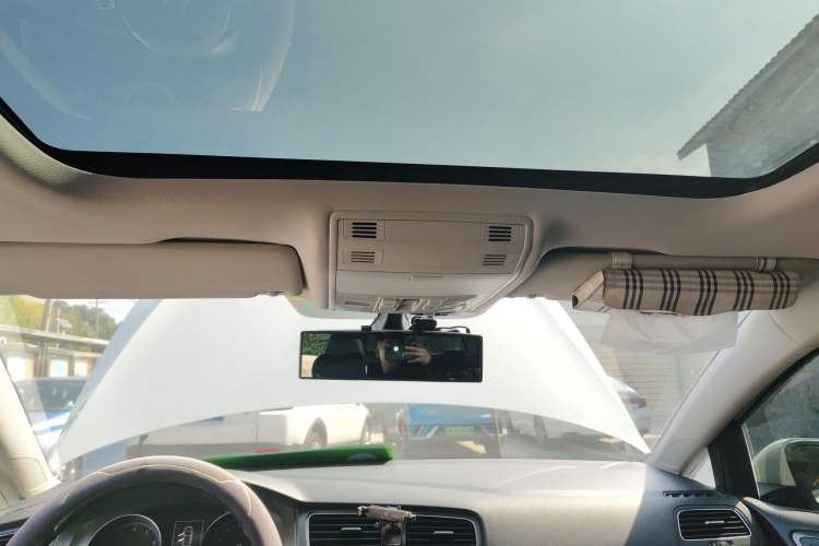 Used Volkswagen Golf 2016 230TSI Automatic Luxury Version
