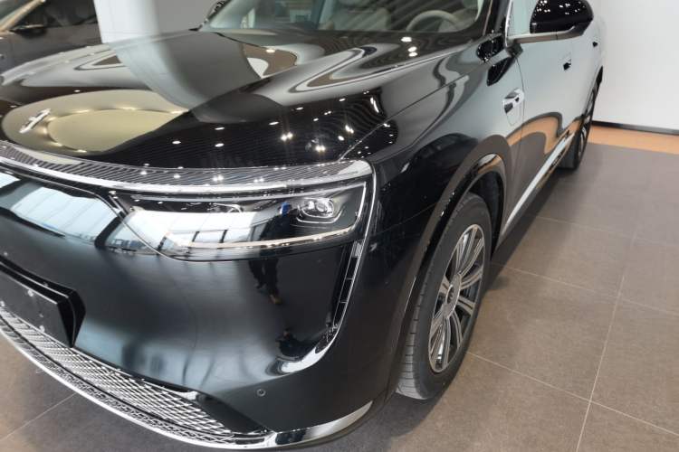 Used Hima AITO M8 2025 Model Pure Electric Ultra Six-Seat Four-Wheel-Drive Version
