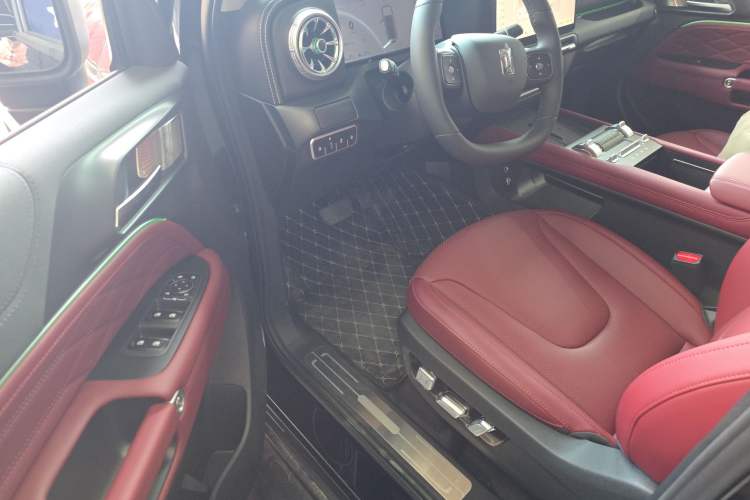 Used Tank 300 New Energy 2025 Hi4-T
