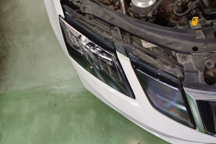 Used Skoda Octavia 2022 1.5L Automatic Comfort Edition Right Front Headlight