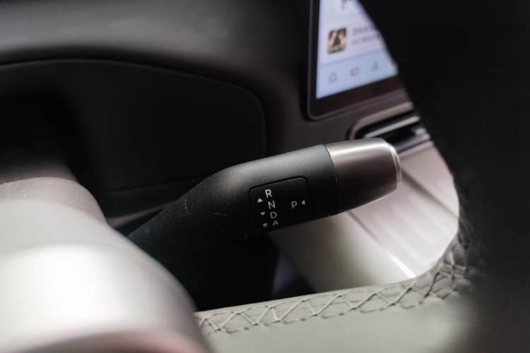 Used Li Auto MEGA 2024 Ultra Model
