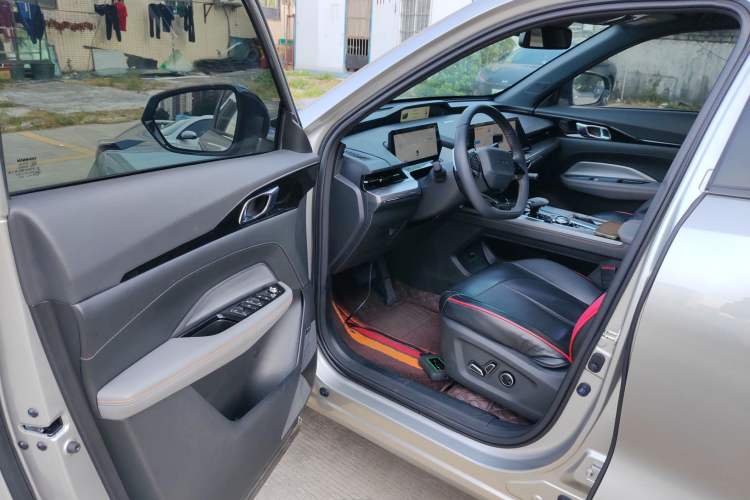 Used Oshan Z6 New Energy 2023 ZhiDian iDD 150KM Flagship PLUS Smart Parking Edition
