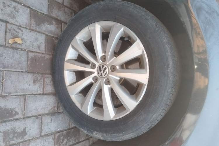 Used Volkswagen Magotan 2013 1.8TSI Luxury Model Right Front Wheel Hub
