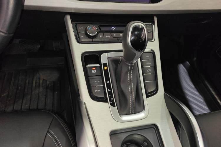 Used Geely Auto Emgrand X7 Sport 2018 1.8TD Automatic Two-Wheel Drive Zhiya Model