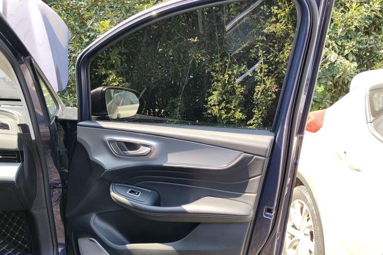 Used Roewe iMAX8 2021 400TGI Supreme Series Lu Zun Edition