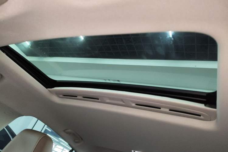 Used Buick Regal 2024 28T Luxury Edition Headliner