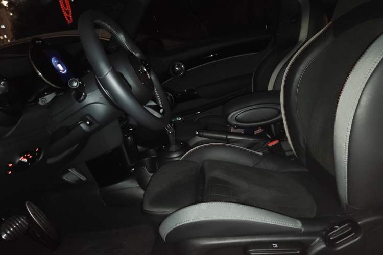 Used MINI JCW 2022 Refresh 2.0T JOHN COOPER WORKS ALL-IN Left Front Seat