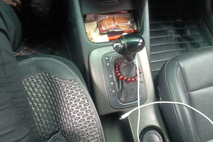 Used Kia K3 2015 1.6L Automatic DLX Gear Lever