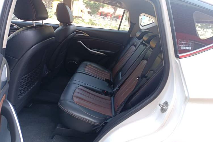 Used BYD Song 2016 GaiShi Edition 1.5TI Manual Elite Model Left Rear Seat