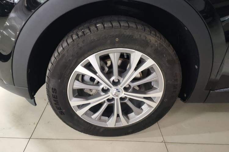 Used Buick Envision 2022 Encore Plus 652T Five-Seat Luxury Model Exterior 2