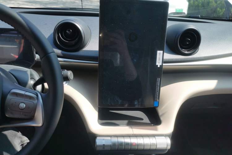 Used BYD Dolphin 2025 420km Free Edition Audio And AC Panel