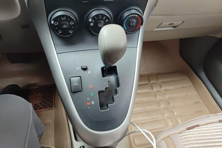 Used Toyota Verso 2014 Starlight 180E CVT Elite Edition