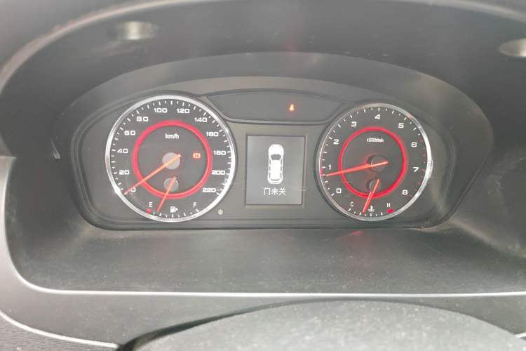 Used SAIC MAXUS G10 2015 2.0T Automatic Anniversary Edition Instrument Cluster