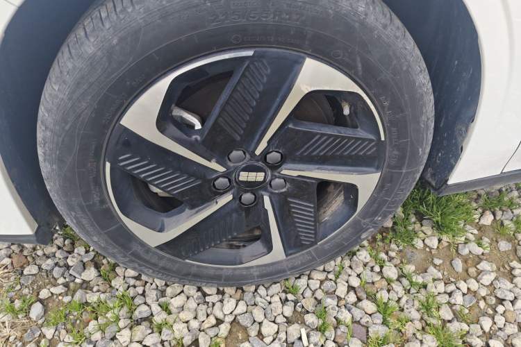 Used Geely Galaxy L6 2023 60km PLUS Exterior 4