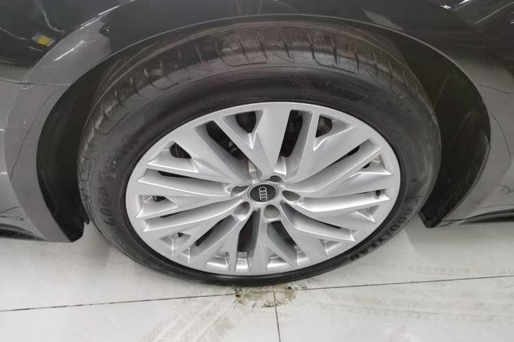 Used Audi A7L 2024 45TFSI S-line Dream-Building Edition Flow Crystal Package
