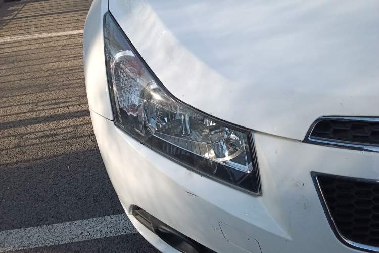 Used Chevrolet Cruze 2013 Hatchback 1.6L Manual Luxury Model Right Front Headlight