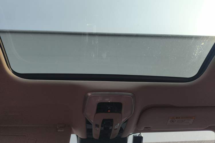 Used Hongqi H5 2024 2.0T Automatic Smart Connect Flagship Edition Headliner