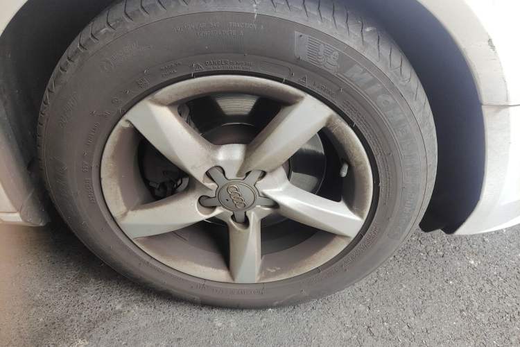 Used Audi A4L 2013 35 TFSI Automatic Standard Model Right Front Wheel Hub