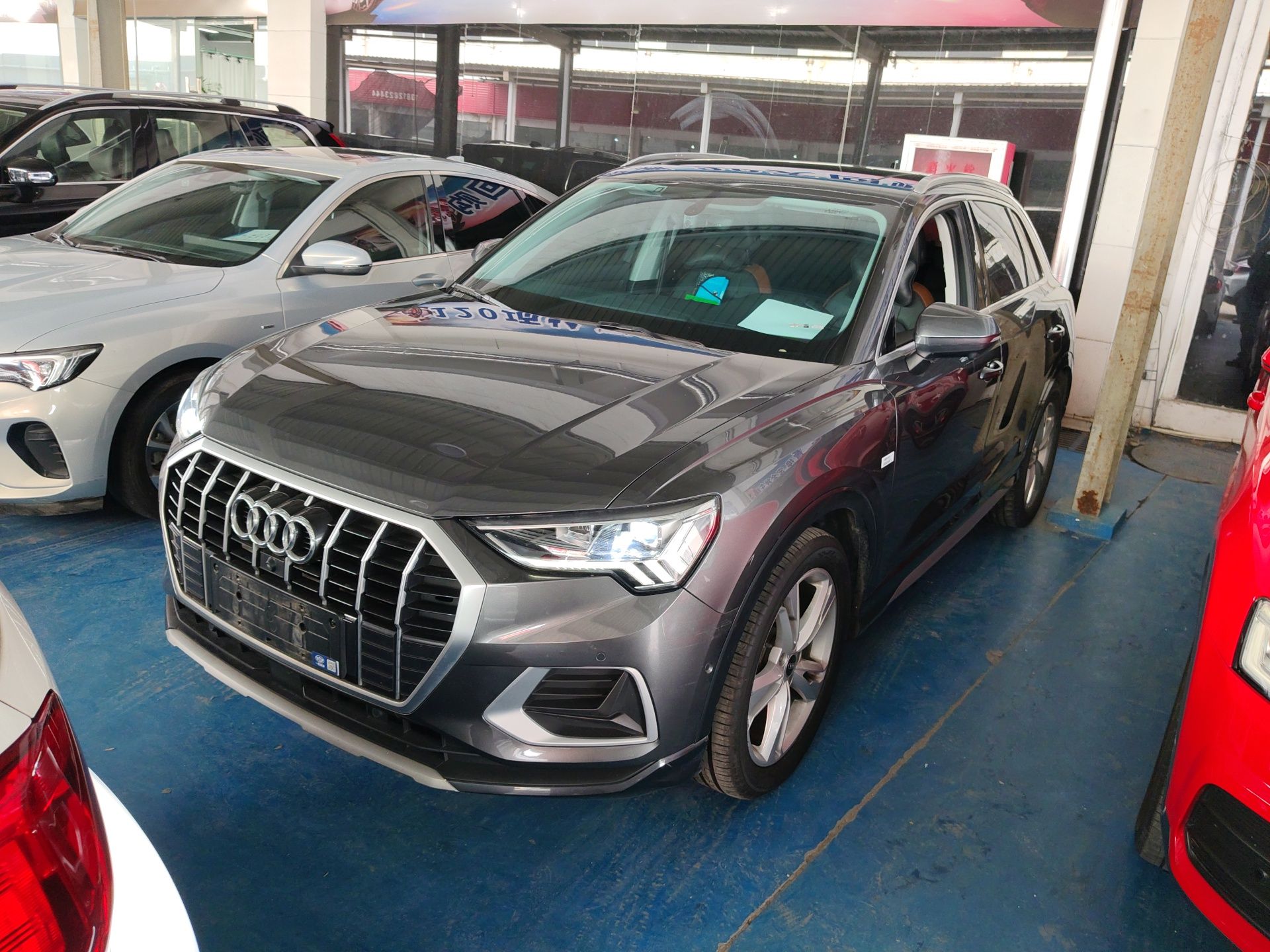 Под передней частью автомобиля