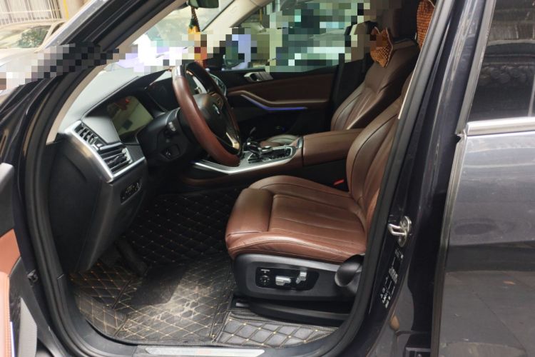 Used BMW X7 2021 xDrive40i Luxury Package with Leading Features Left Front Seat