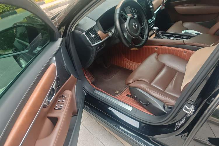 Used Volvo S90 2020 Facelift T5 Smart & Luxurious Edition
