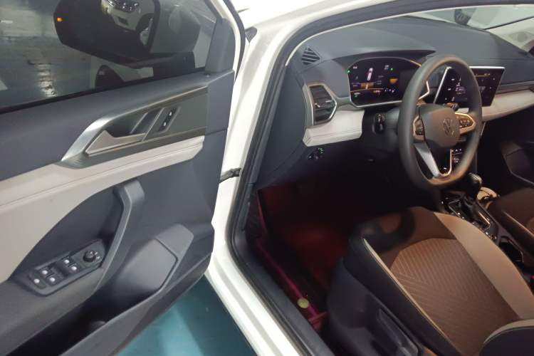 Used Volkswagen Tharu 2023 300TSI Two-Wheel-Drive Crescent Edition Driver Seat