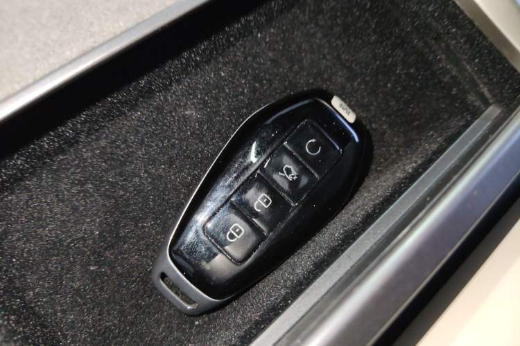 Used Denza Z9 2024 1100 km All-Wheel-Drive Ultra Version
