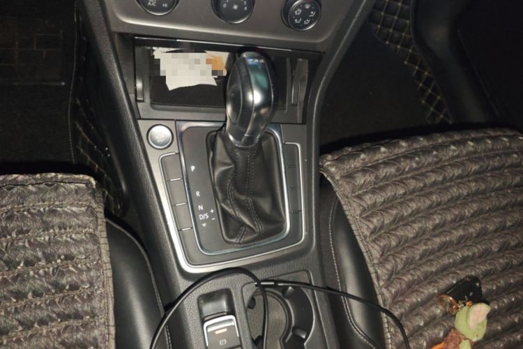 Used Volkswagen Golf 2016 230TSI Automatic Luxury Version Gear Lever