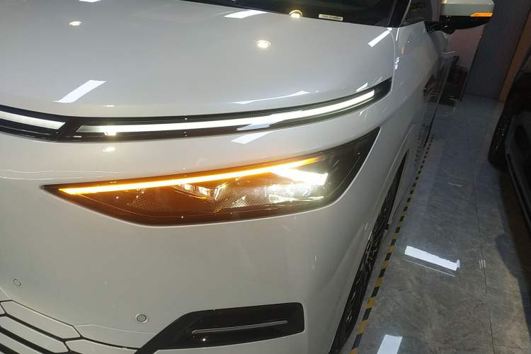 Used XPeng X9 2025 740 Ultra-Long Range Max