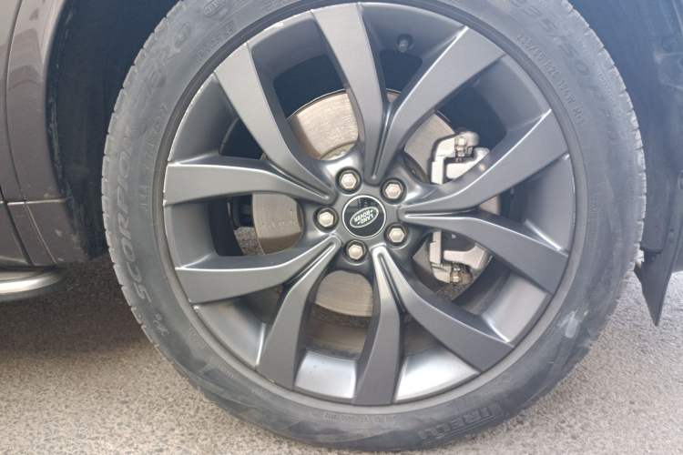 Used Land Rover Discovery Sport 2022 Revised Version 249 PS R-Dynamic S Performance Edition 5 Seats Right Front Wheel Hub