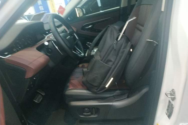 Used Land Rover Range Evoque 2023 Aurora L 249 PS Luxury Edition
