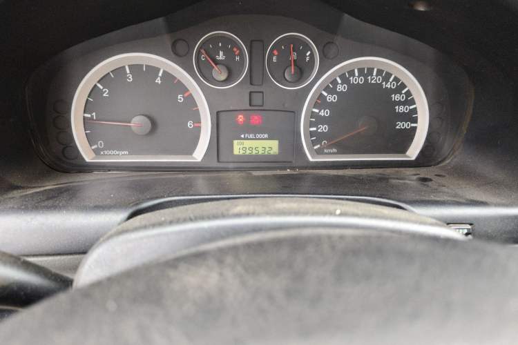 Used Huatai Santa Fe Classic 2009 2.0T Diesel Manual Two-Wheel Drive Comfort Version Odometer Close Up